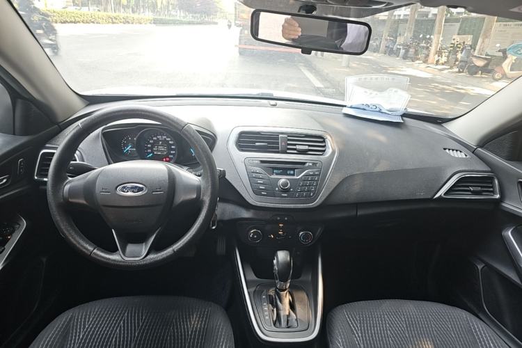 Used Ford Escort 2019 1.5L Automatic ZhiXiang Model Center Console