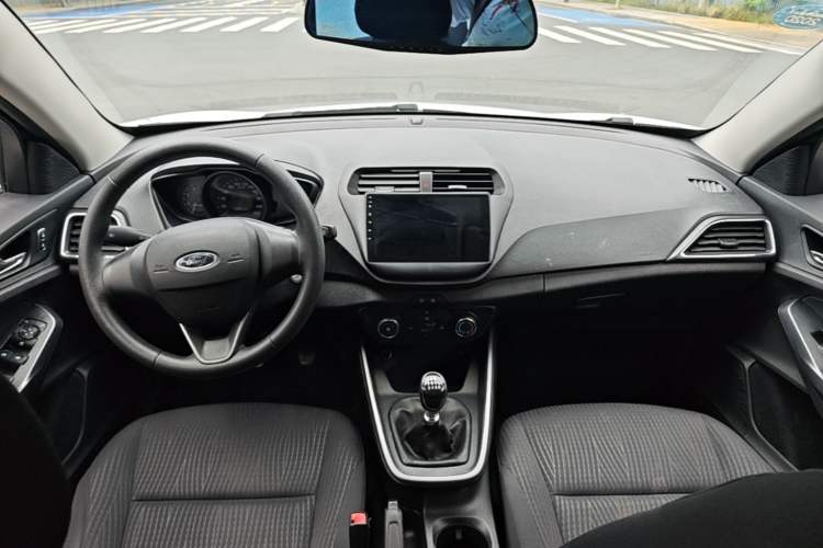 Used Ford Escort 2019 1.5L Manual ZhiXiang Version Center Console