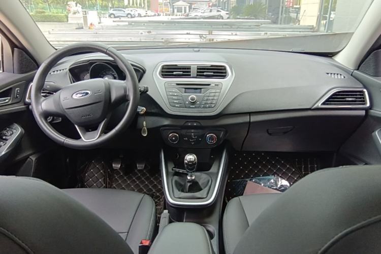 Used Ford Escort 2019 Revised Version 1.5L Manual "Quality Enjoyment" Trim (Tire Pressure Monitoring) China VI Standard Center Console