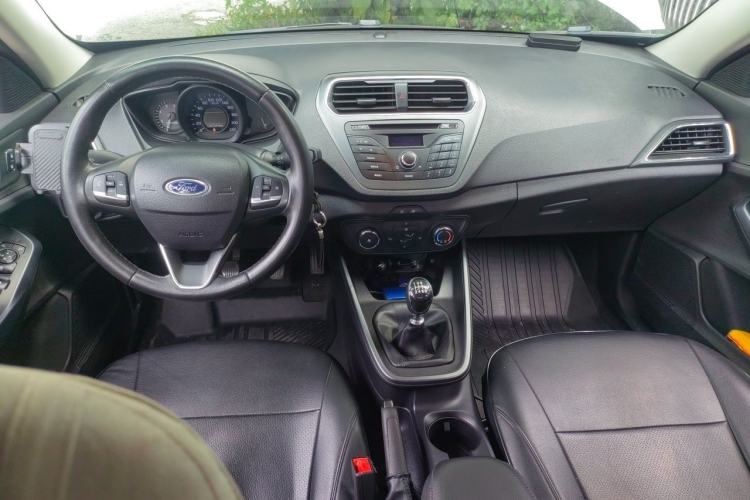 Used Ford Escort 2019 Revised Version 1.5L Manual "Quality Enjoyment" Trim (Tire Pressure Monitoring) China VI Standard Center Console