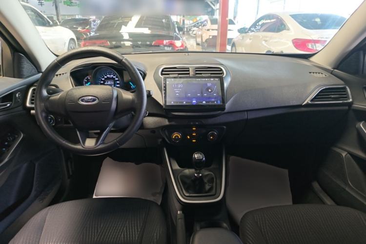 Used Ford Escort 2019 Revised Version 1.5L Manual Quality Enjoyment Type China VI Standard Center Console