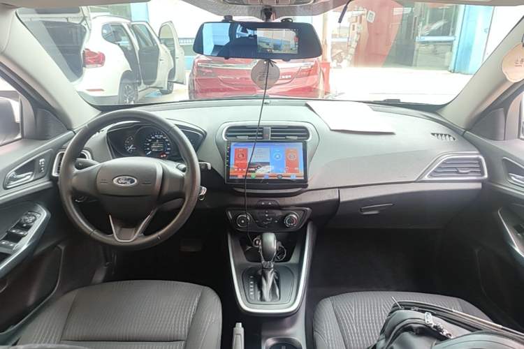 Used Ford Escort 2019 Revised 1.5L Automatic ZhiXiang Version (Tire Pressure Monitoring) China VI Standard Center Console