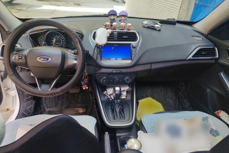 Used Ford Escort 2019 1.5L Automatic Enjoyment Model Center Console
