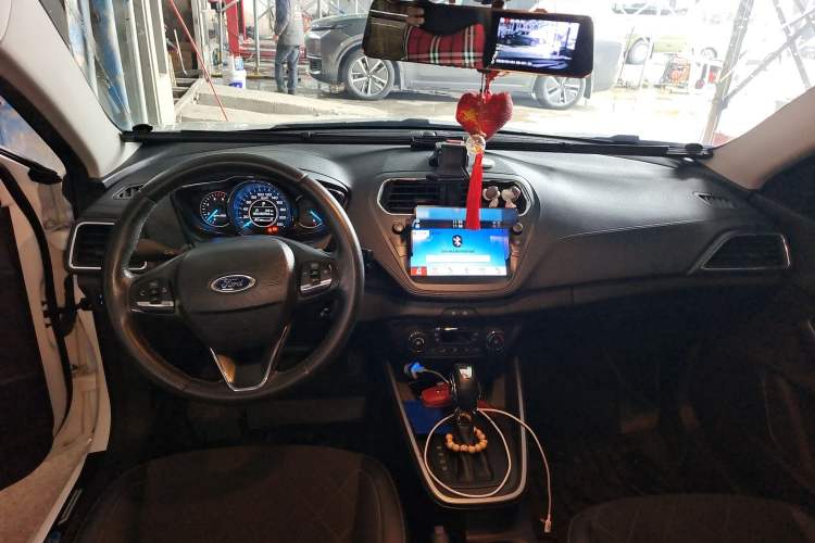 Used Ford Escort 2019 Revised Version 1.5L Automatic Enjoyment Type China VI Standard Center Console