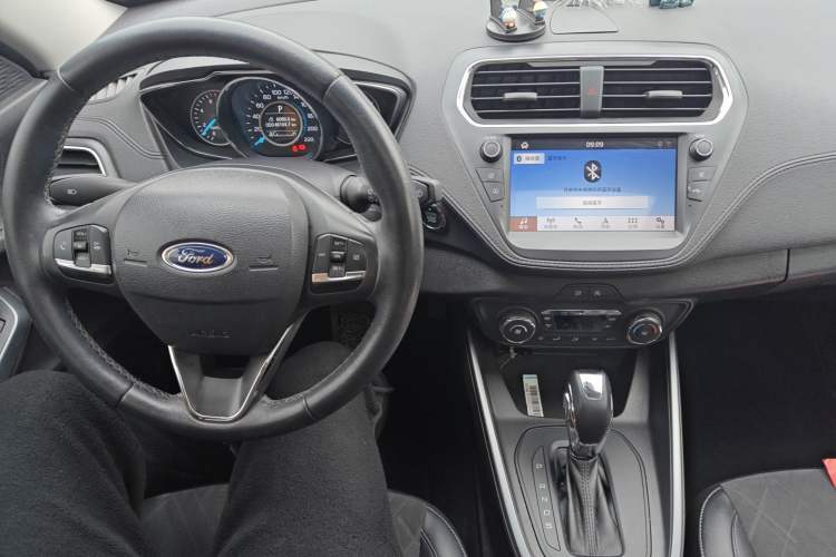 Used Ford Escort 2019 Revised Version 1.5L Automatic Enjoyment Type China VI Standard Center Console