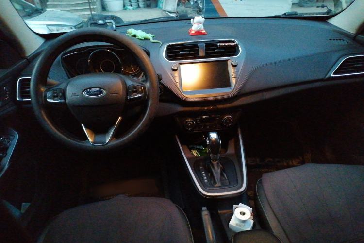 Used Ford Escort 2019 Revised Version 1.5L Automatic Enjoyment Type China VI Standard Center Console