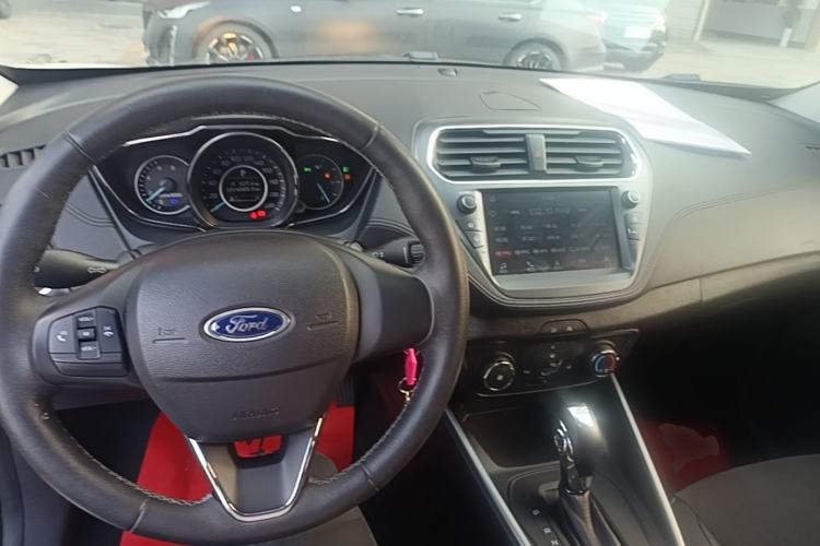 Used Ford Escort 2019 1.5L Automatic Enjoyment Model Center Console