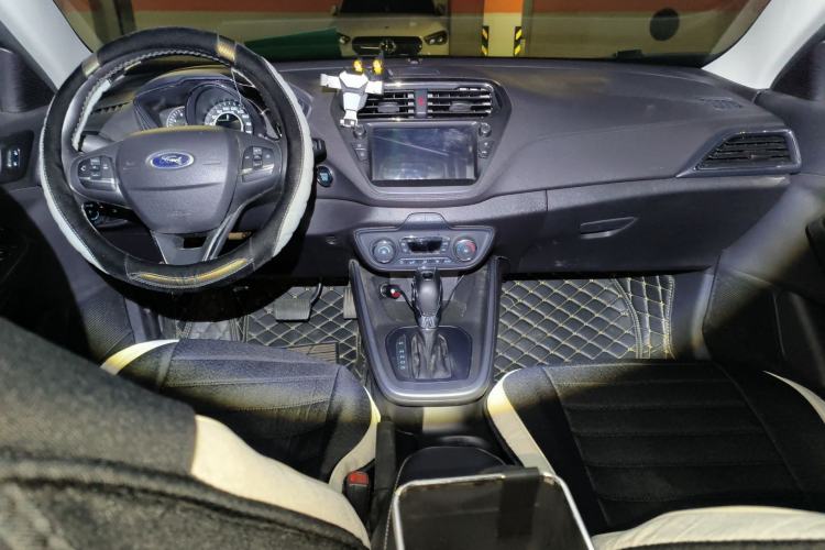 Used Ford Escort 2019 Revised Version 1.5L Automatic Enjoyment Type China VI Standard Center Console