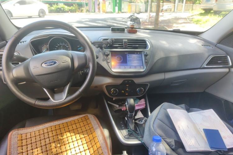 Used Ford Escort 2019 1.5L Automatic ZhiXiang Model Center Console