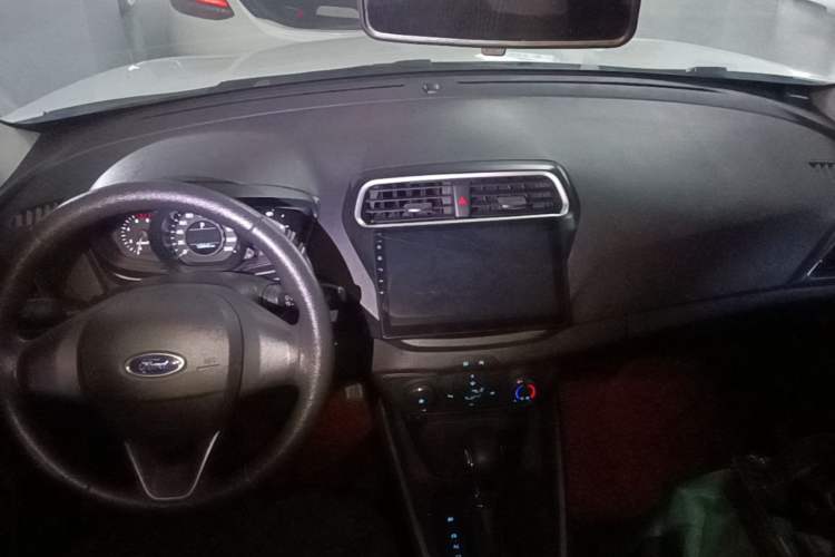 Used Ford Escort 2019 1.5L Automatic ZhiXiang Model Center Console