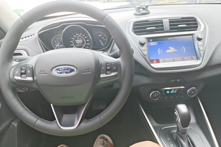 Used Ford Escort 2019 EcoBoost 125 Automatic Luxury Edition Center Console