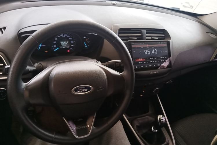 Used Ford Escort 2019 Revised Version 1.5L Manual "Quality Enjoyment" Trim (Tire Pressure Monitoring) China VI Standard Center Console