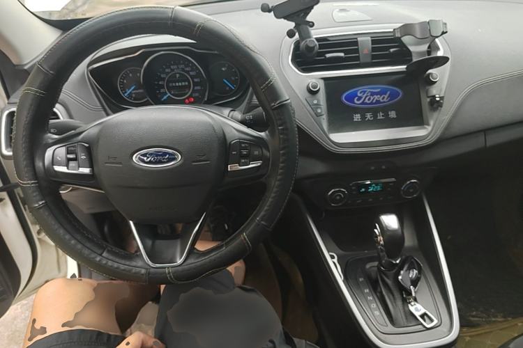 Used Ford Escort 2019 Revised Version 1.5L Automatic Enjoyment Type China VI Standard Center Console