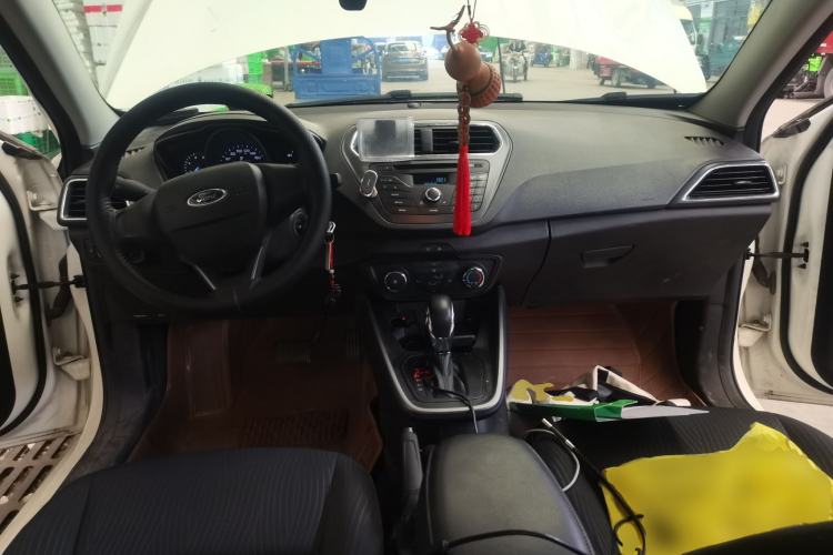 Used Ford Escort 2019 Revised 1.5L Automatic ZhiXiang Version China VI Standard Center Console