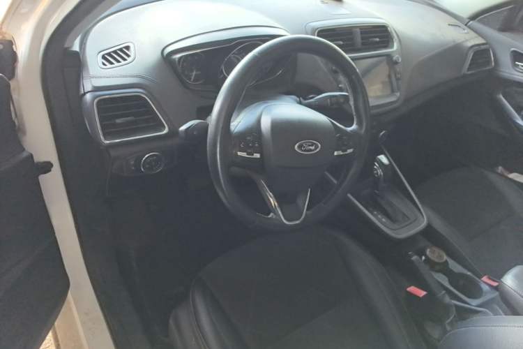 Used Ford Escort 2019 Revised Version 1.5L Automatic Enjoyment Type China VI Standard Center Console