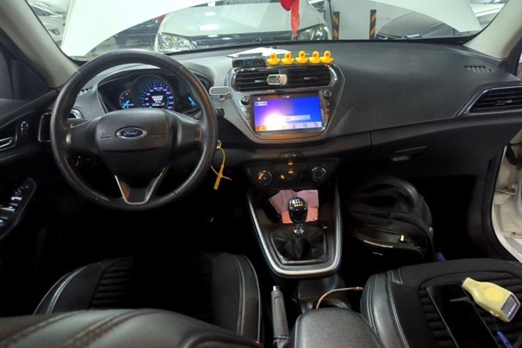 Used Ford Escort 2019 1.5L Manual ZhiXiang Version Center Console