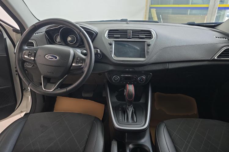 Used Ford Escort 2019 Revised Version 1.5L Automatic Enjoyment Type China VI Standard Center Console