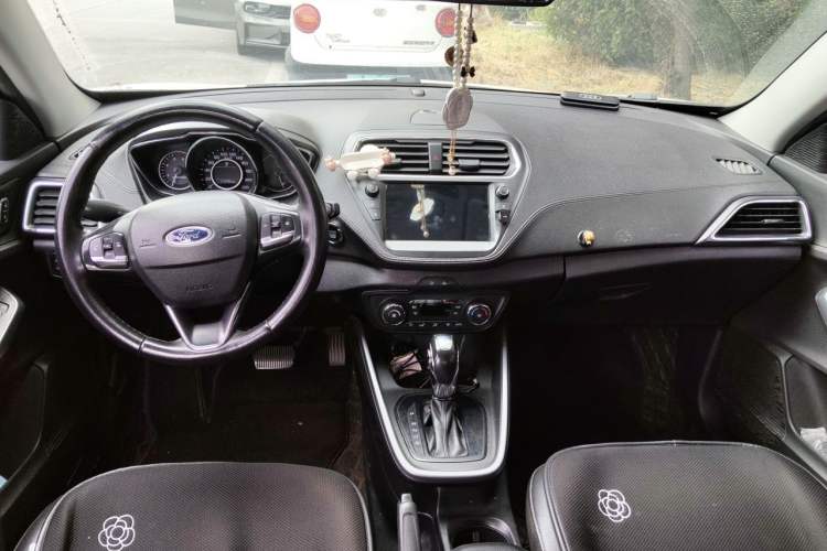 Used Ford Escort 2019 Revised Version 1.5L Automatic Enjoyment Type China VI Standard Center Console