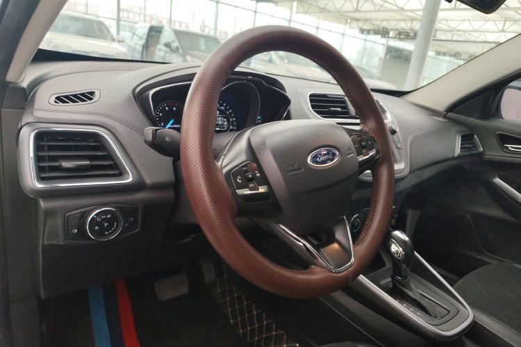 Used Ford Escort 2019 Revised Version 1.5L Automatic Enjoyment Type China VI Standard Center Console