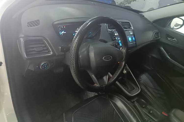 Used Ford Escort 2019 Revised 1.5L Automatic ZhiXiang Version China VI Standard Center Console