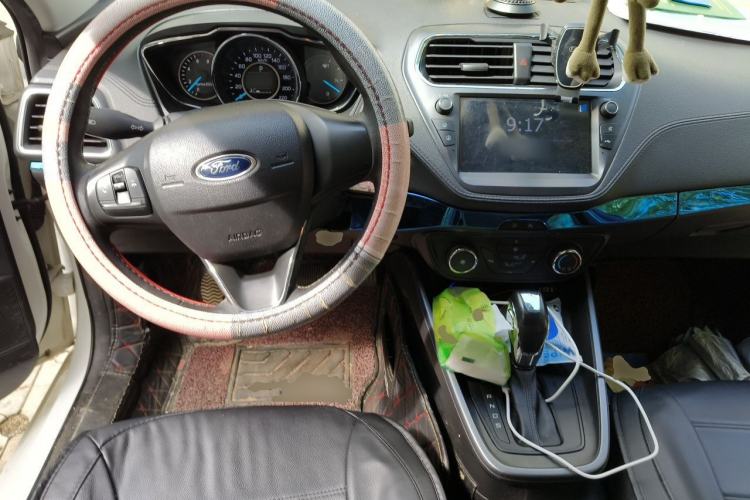 Used Ford Escort 2019 1.5L Automatic Enjoyment Model Center Console