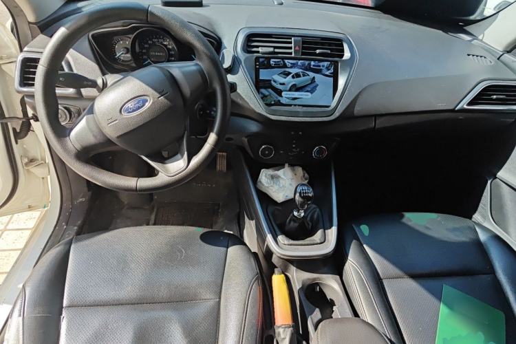 Used Ford Escort 2019 1.5L Manual ZhiXiang Version Center Console