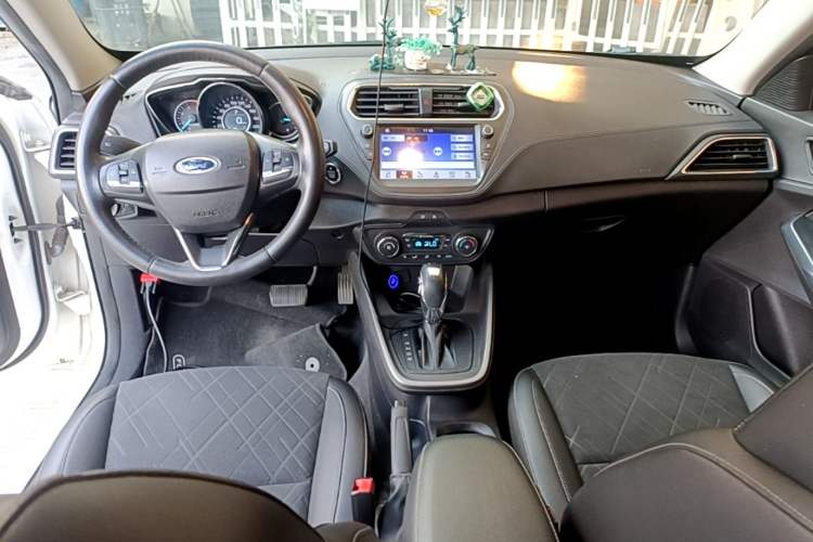 Used Ford Escort 2019 Revised Version 1.5L Automatic Enjoyment Type China VI Standard Center Console