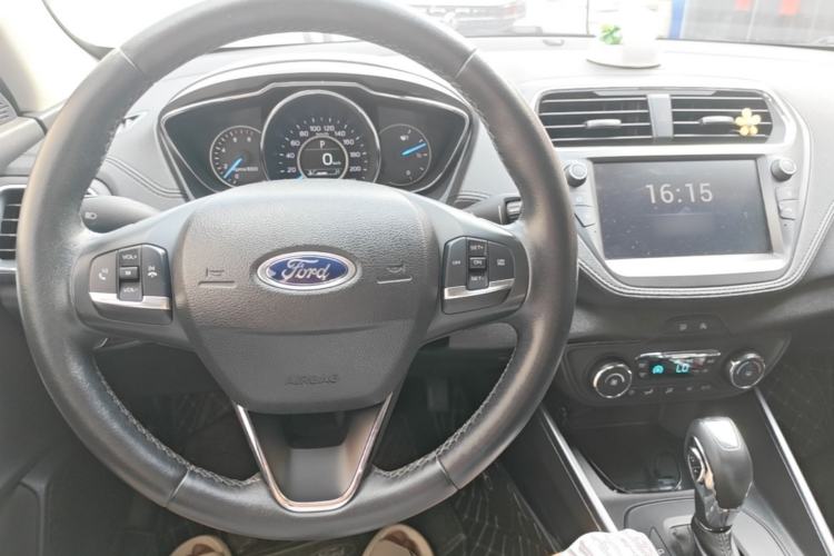 Used Ford Escort 2019 Revised Version 1.5L Automatic Enjoyment Type China VI Standard Center Console