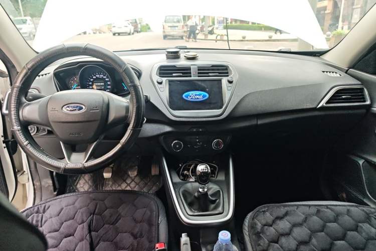 Used Ford Escort 2019 Revised Version 1.5L Manual "Quality Enjoyment" Trim (Tire Pressure Monitoring) China VI Standard Center Console