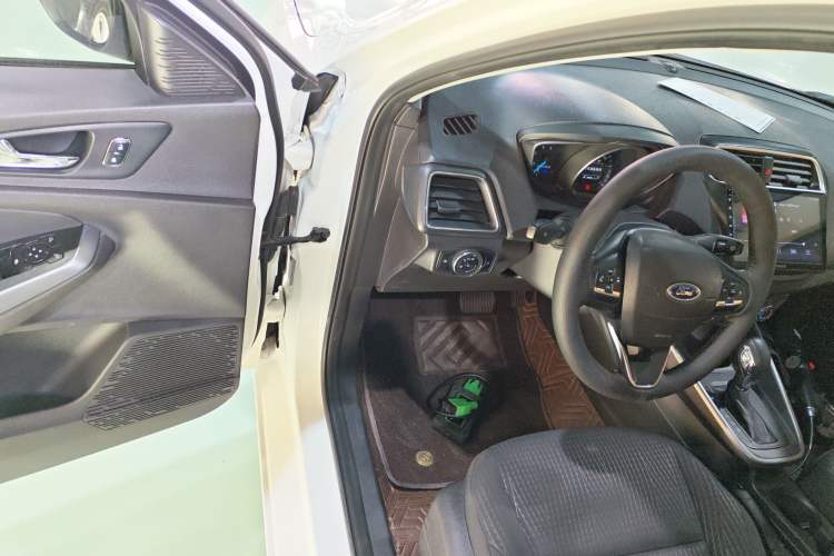 Used Ford Escort 2019 Revised 1.5L Automatic ZhiXiang Version (Tire Pressure Monitoring) China VI Standard Driver Seat