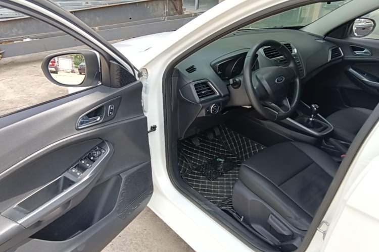 Used Ford Escort 2019 Revised Version 1.5L Manual "Quality Enjoyment" Trim (Tire Pressure Monitoring) China VI Standard Driver Seat