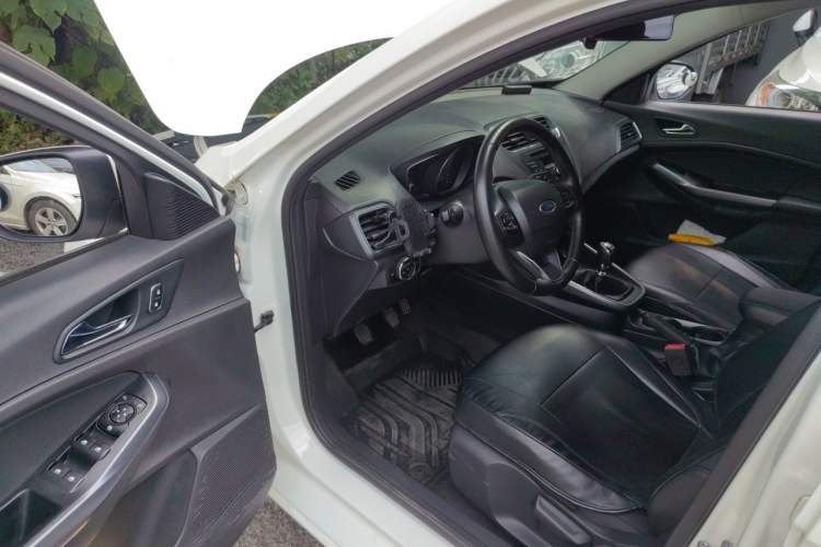 Used Ford Escort 2019 Revised Version 1.5L Manual "Quality Enjoyment" Trim (Tire Pressure Monitoring) China VI Standard Driver Seat