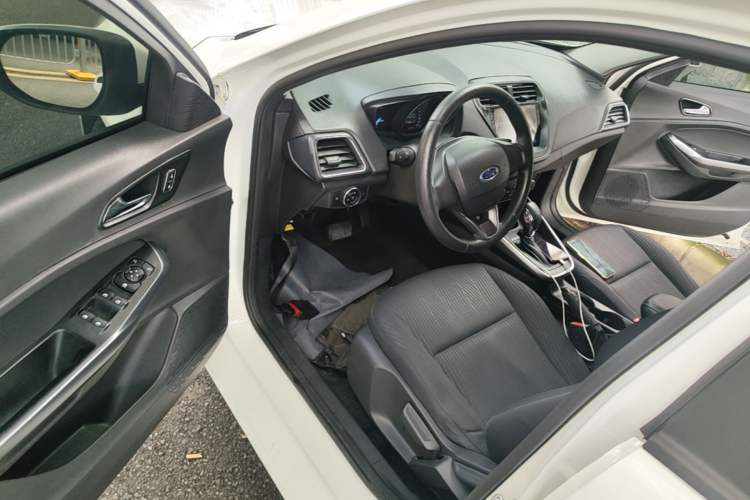 Used Ford Escort 2019 Revised 1.5L Automatic ZhiXiang Version (Tire Pressure Monitoring) China VI Standard Driver Seat