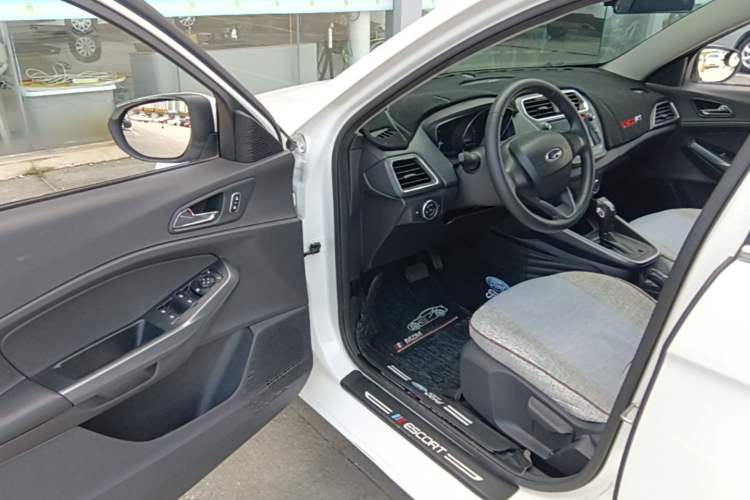 Used Ford Escort 2019 Revised 1.5L Automatic ZhiXiang Version (Tire Pressure Monitoring) China VI Standard Driver Seat