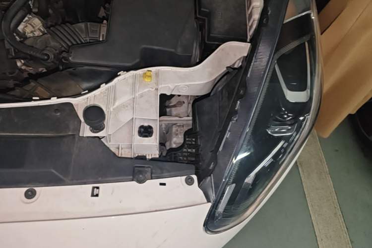 Used Ford Escort 2019 Revised Version 1.5L Automatic Enjoyment Type China VI Standard Engine Bay Left
