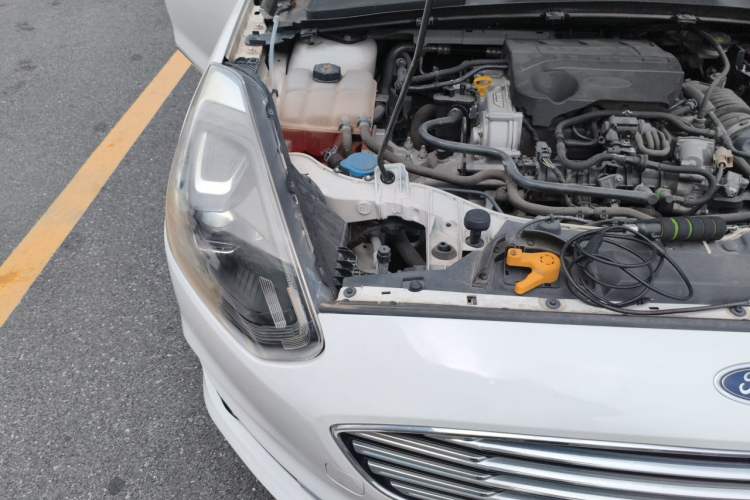 Used Ford Escort 2019 EcoBoost 125 Automatic Luxury Edition Engine Bay Right