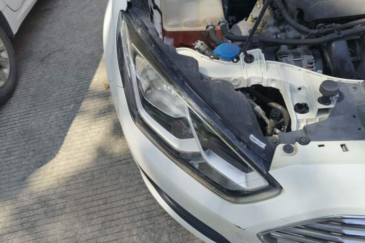 Used Ford Escort 2019 Revised 1.5L Automatic ZhiXiang Version (Tire Pressure Monitoring) China VI Standard Engine Bay Right
