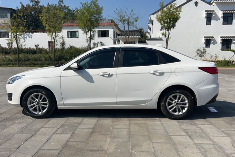 Used Ford Escort 2019 Revised 1.5L Automatic ZhiXiang Version (Tire Pressure Monitoring) China VI Standard Exterior 3