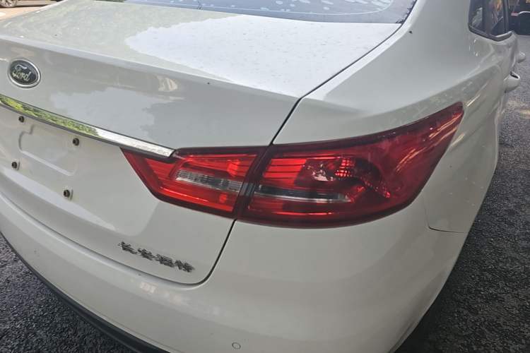 Used Ford Escort 2019 1.5L Automatic ZhiXiang Model Exterior 3