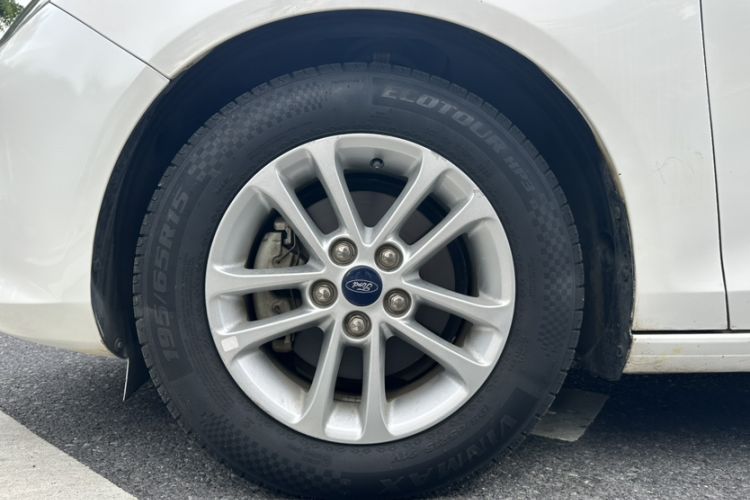 Used Ford Escort 2019 Revised 1.5L Automatic ZhiXiang Version (Tire Pressure Monitoring) China VI Standard Exterior 3