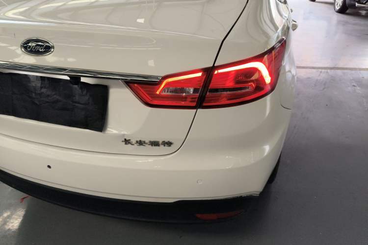 Used Ford Escort 2019 Revised 1.5L Automatic ZhiXiang Version China VI Standard Exterior 3