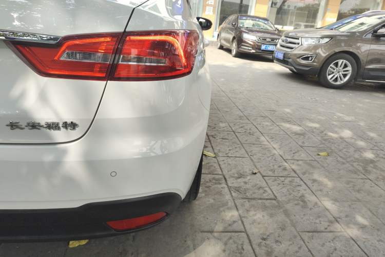 Used Ford Escort 2019 Revised 1.5L Automatic ZhiXiang Version (Tire Pressure Monitoring) China VI Standard Exterior 3