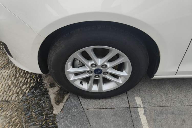 Used Ford Escort 2019 Revised 1.5L Automatic ZhiXiang Version (Tire Pressure Monitoring) China VI Standard Exterior 4