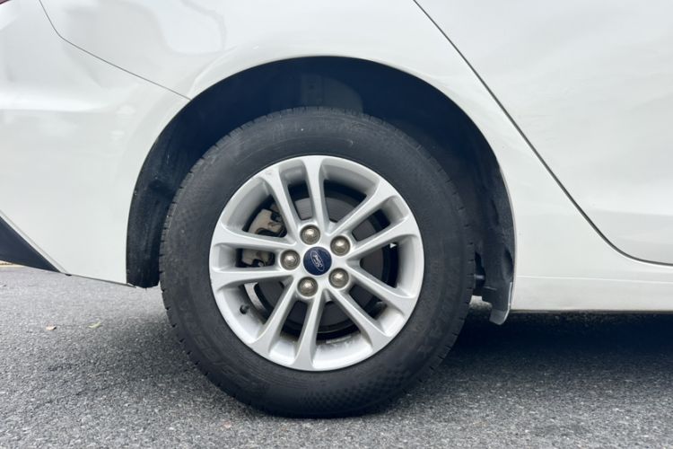 Used Ford Escort 2019 Revised 1.5L Automatic ZhiXiang Version (Tire Pressure Monitoring) China VI Standard Exterior 4