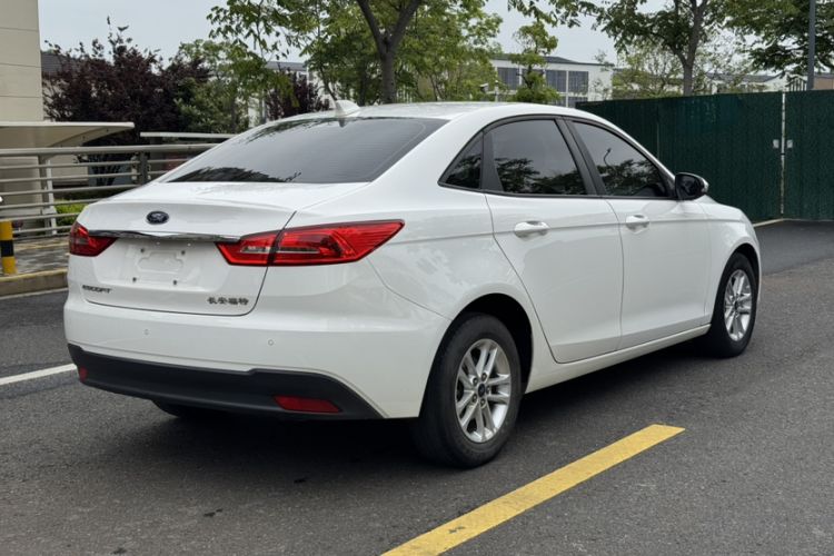 Used Ford Escort 2019 Revised 1.5L Automatic ZhiXiang Version (Tire Pressure Monitoring) China VI Standard Exterior 4