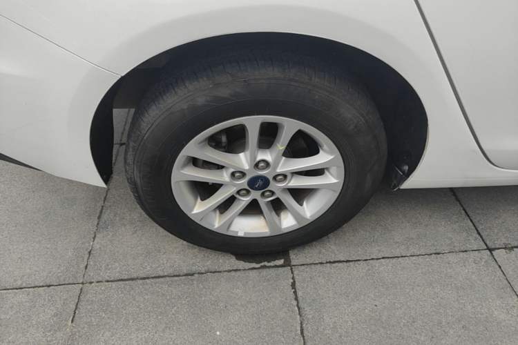 Used Ford Escort 2019 Revised 1.5L Automatic ZhiXiang Version (Tire Pressure Monitoring) China VI Standard Exterior 5