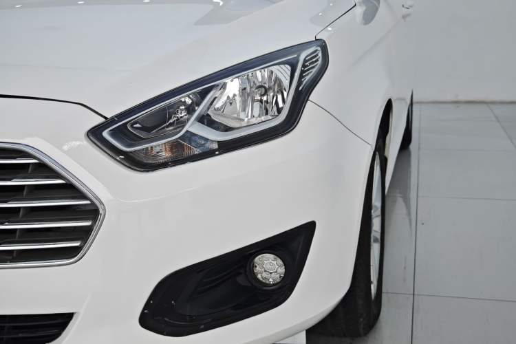 Used Ford Escort 2019 Revised 1.5L Automatic ZhiXiang Version (Tire Pressure Monitoring) China VI Standard Exterior 6