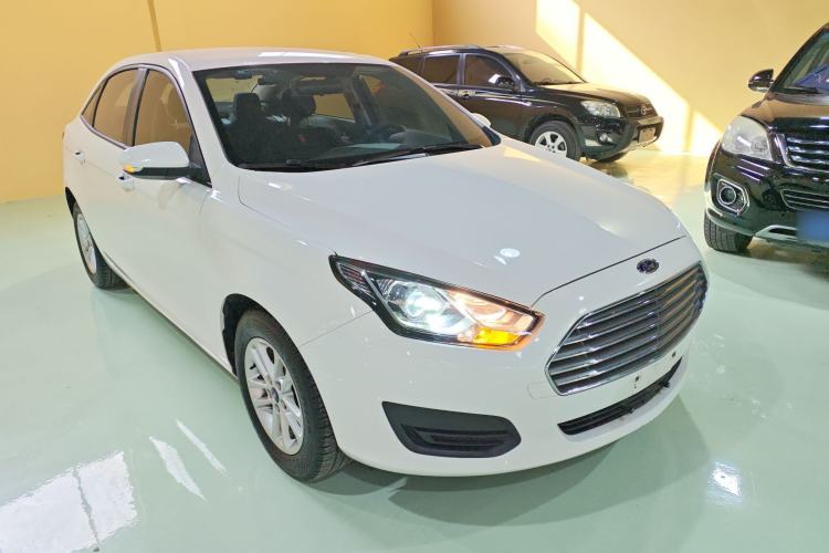 Used Ford Escort 2019 Revised 1.5L Automatic ZhiXiang Version (Tire Pressure Monitoring) China VI Standard Front Right 45 Deg