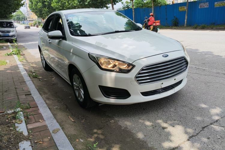 Used Ford Escort 2019 Revised 1.5L Automatic ZhiXiang Version (Tire Pressure Monitoring) China VI Standard Front Right 45 Deg