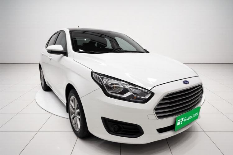Used Ford Escort 2019 Revised 1.5L Automatic ZhiXiang Version (Tire Pressure Monitoring) China VI Standard Front Right 45 Deg